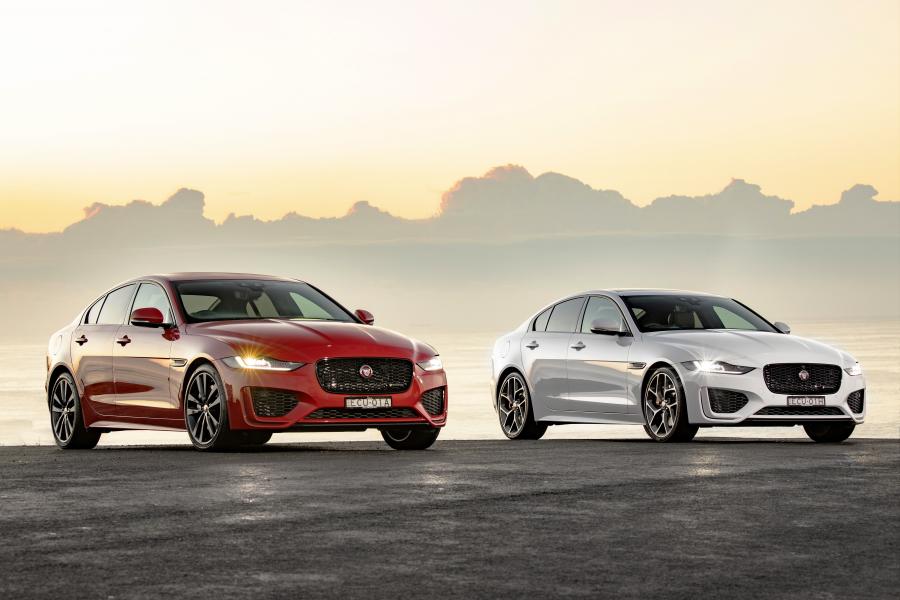  Jaguar XE P300 R-Dynamic 2019 года  (AU) (фото 18 из 40)
